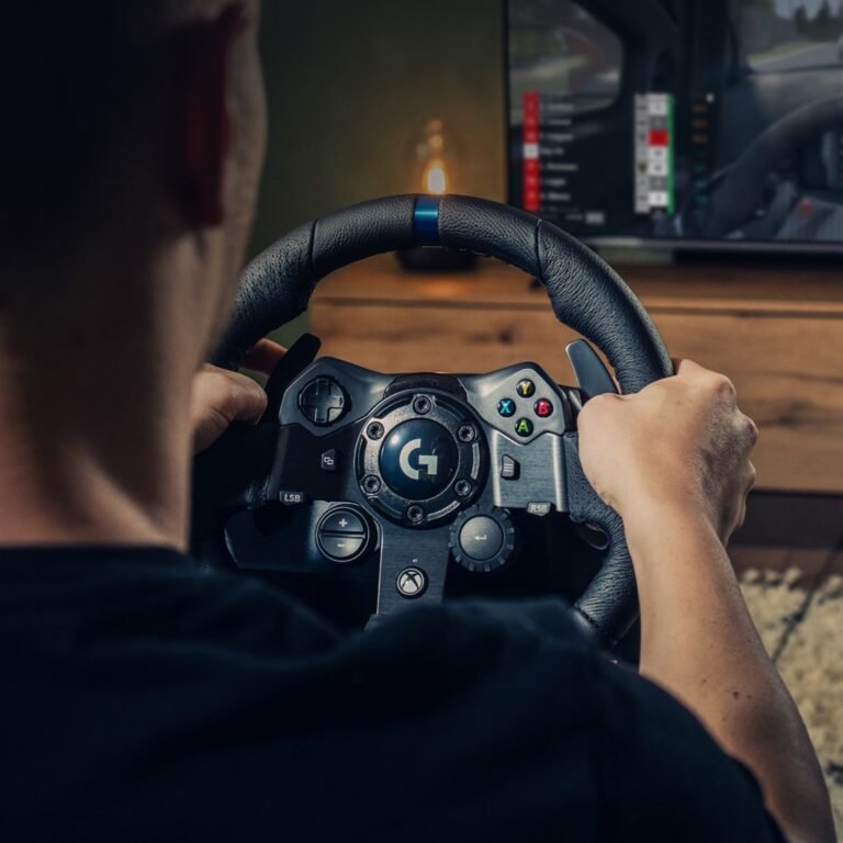 Logitech G G923 Racing Wheel & Pedals Xbox and PC thumbnail 2