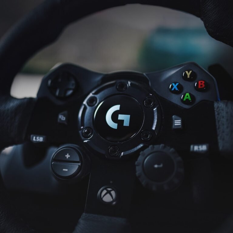 Logitech G G923 Racing Wheel & Pedals Xbox and PC thumbnail 3